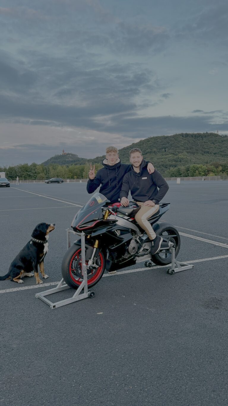 Wir beide mit unserer Aprilia RS 660