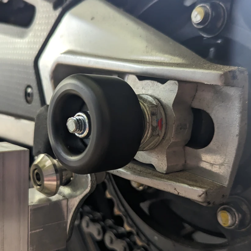 Aprilia RS660 Achsprotektor | Achs Slider | Vorne / Hinten | Premium – Bild 3